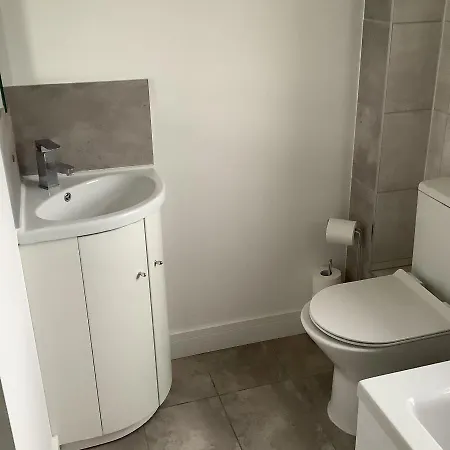 Modern 3 Bed Detached Whole House In Great Location Bristol